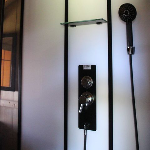 TENTE TOILE ET BOIS 4 personnes - y compris les installations sanitaires