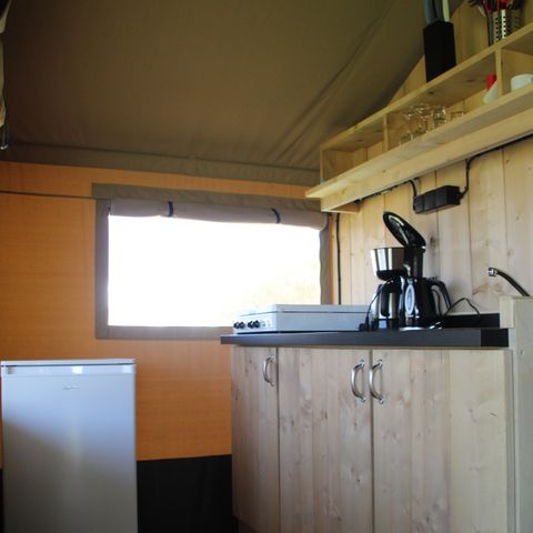 Tente en toile et en bois 4 personnes - y compris les installations sanitaires