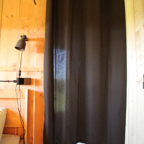 TENTE TOILE ET BOIS 4 personnes - y compris les installations sanitaires