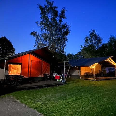 TENTE TOILE ET BOIS 6 personnes - y compris les toilettes
