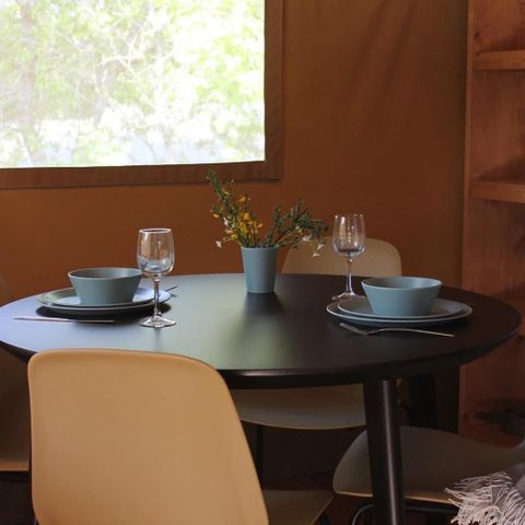 TENTE TOILE ET BOIS 4 personnes - y compris les installations sanitaires