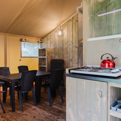 TENTE TOILE ET BOIS 6 personnes - y compris les installations sanitaires