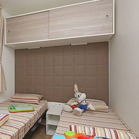 BUNGALOW 4 personnes - Mobil-home | Comfort | 2 Ch. | 4 Pers. | Terrasse surélevée | Clim.