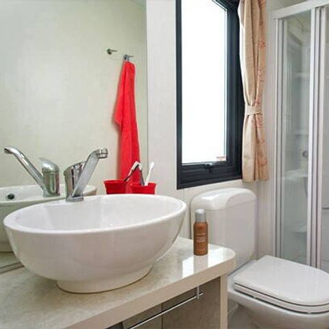 BUNGALOW 6 personnes - Mobil-home | Comfort | 2 Ch. | 4/6 Pers. | Terrasse surélevée | Clim.
