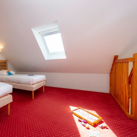 APPARTEMENT 7 personnes - G/295_3 PIECES CABINE 6/7 PERSONNES COTE PISCINE