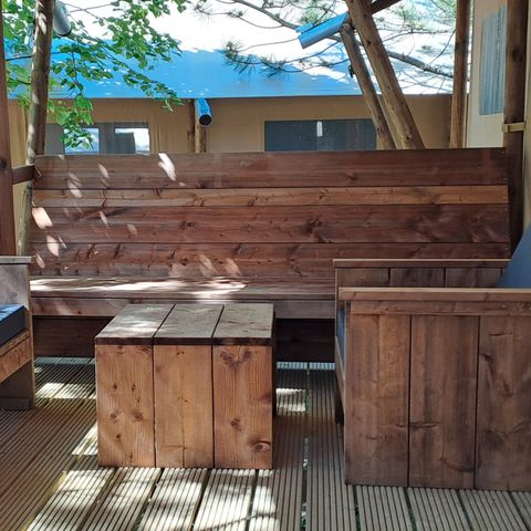 Tente en toile et en bois 6 personnes - Safari Prestige Plus - 3 chambres - 1 salle de bain 49m²