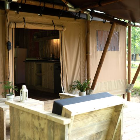 Tente en toile et en bois 6 personnes - Safari Prestige Plus - 3 chambres - 1 salle de bain 49m²
