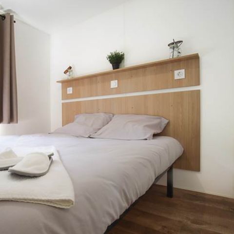 BUNGALOW 4 personnes - Nest29  30,8 m²- 2 chambres + Terrasse couverte + TV