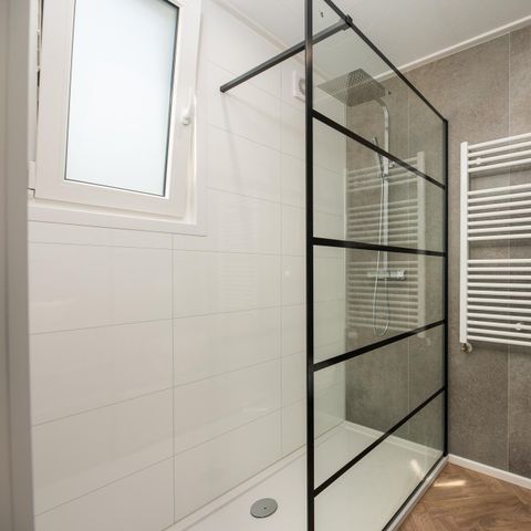 LODGE 4 personnes - Happy Oak | deux salles de bains attenantes