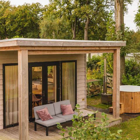 LODGE 4 personnes - Lodge River avec bain à remous