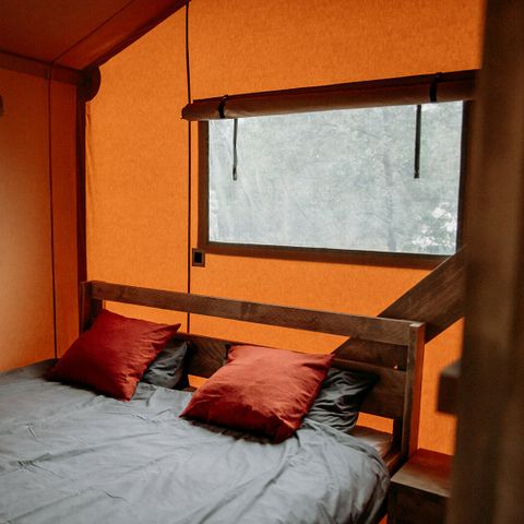 TENTE TOILE ET BOIS 4 personnes - avec sanitaires privés (max. 2 adultes)