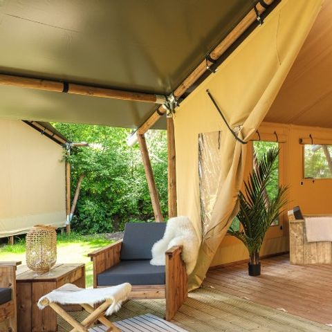 Tente en toile et en bois 8 personnes - Avec salle de bain privée