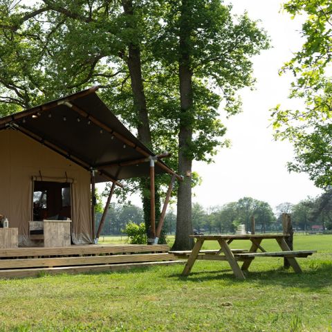 Tente en toile et en bois 8 personnes - Tente safari avec sanitaires privés