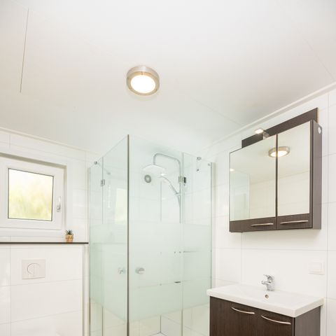 BUNGALOW 6 personnes - Cabine fluviale avec bain moussant