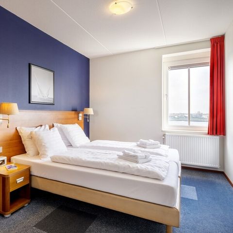 APPARTEMENT 4 personnes - Suite VIP au bord de l'eau EH904