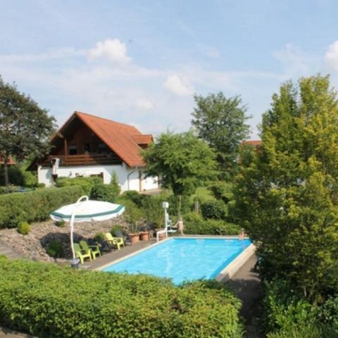 BUNGALOW 5 personnes - Appartement spacieux avec four, situé dans la vallée verdoyante de Bruchttal