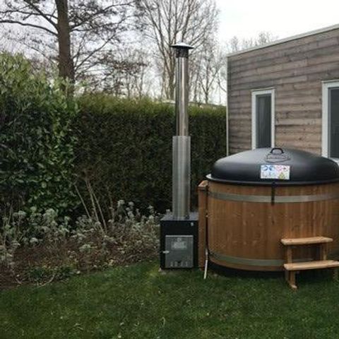 Tiny house 4 personnes - Petite maison 2+2 Hottub