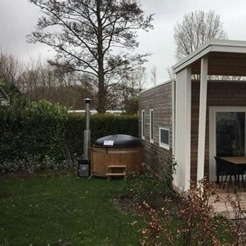 Tiny house 4 personnes - Petite maison 2+2 Hottub