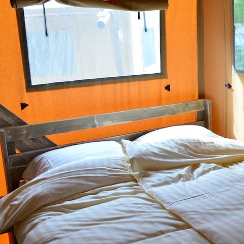 TENTE TOILE ET BOIS 8 personnes