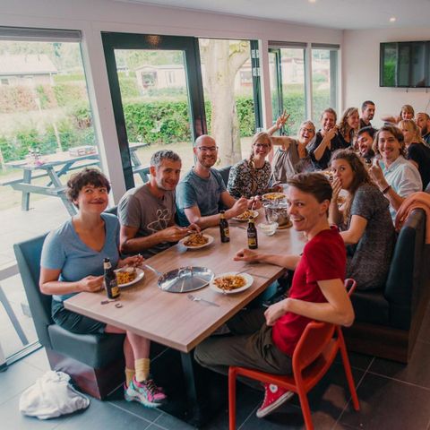 MAISON 28 personnes - Villa + Lodges (24 + 4)