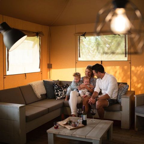 Tente en toile et en bois 8 personnes - Maison safari de luxe