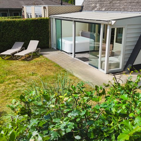 BUNGALOW 4 personnes - Petites collines avec jacuzzi et sauna