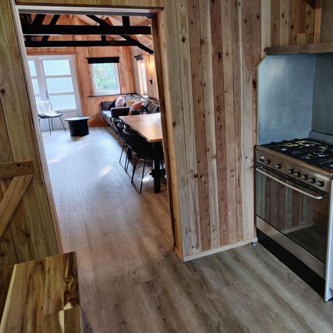 Tiny house 16 personnes - Hébergement de groupes chalet en bois rond + 4 tiny houses de quatre personnes (16 personnes)