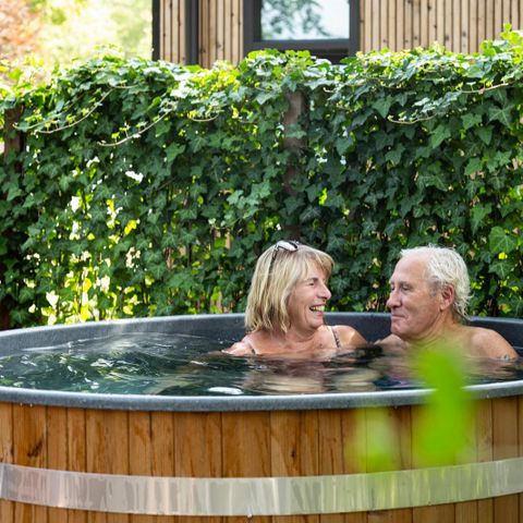 BUNGALOW 4 personnes - Module Special 4 personnes Wellness (Hot tub)