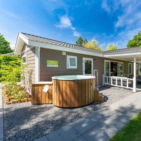 LODGE 4 personnes - Cottage bien-être avec bain à remous et sauna privés