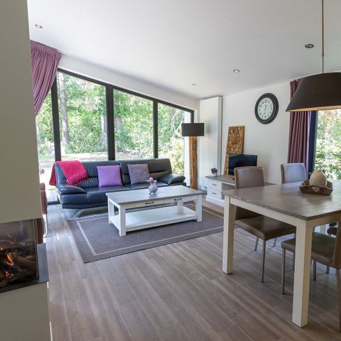 BUNGALOW 4 personnes - Forest Lodge 75 avec bain à remous