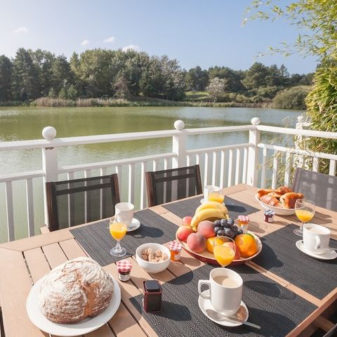 Maison 8 personnes - 2 chambres - 1 coin - Nuit - Terrasse - Vue sur le lac