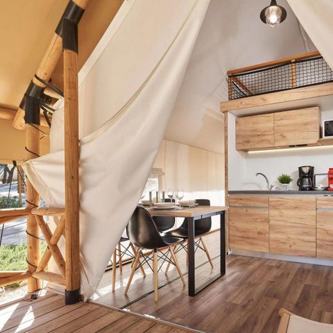 Tente en toile et en bois 4 personnes - Tente Glamping Bord de mer Luxe