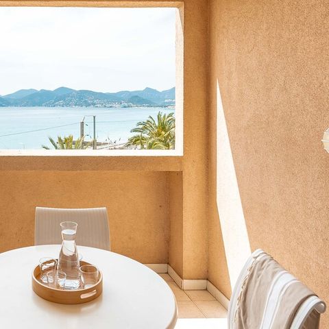Studio 4 personnes - 1 coin - Nuit - Climatisation - Terrasse ou balcon - Vue mer