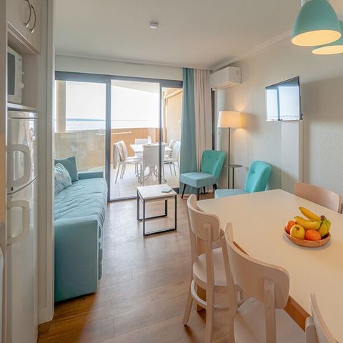 Appartement 6 personnes - 1 chambre - 1 coin - Nuit - Vue mer - Climatisation - Terrasse ou balcon