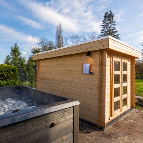 Lodge 4 personnes - Forestier avec bain à remous