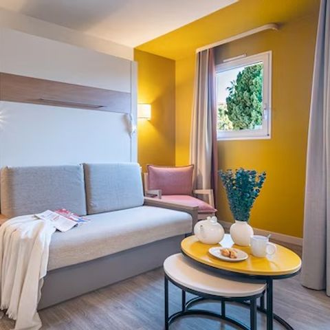 Studio 4 personnes - 1 coin - Nuit - Balcon - Climatisé - Vue cour - Rénové