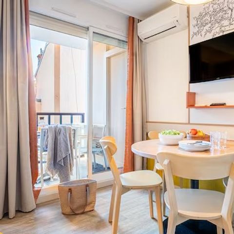 Studio 4 personnes - 1 coin - Nuit - Balcon - Climatisé - Rénové