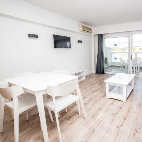 Appartement 4 personnes - 3 adultes + 1 enfant de moins de 15 ans - 1 chambre - Balcon