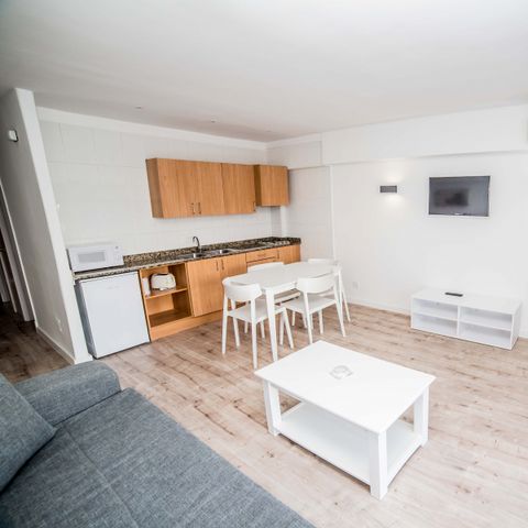 Appartement 4 personnes - 3 adultes + 1 enfant de moins de 15 ans - 1 chambre - Balcon