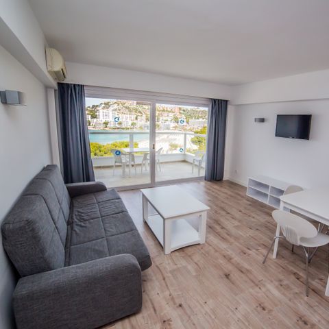 Appartement 4 personnes - 3 adultes + 1 enfant de moins de 15 ans - 1 chambre - Vue mer - Balcon