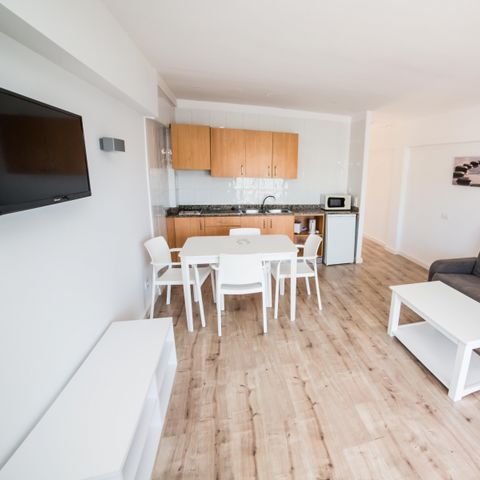 Appartement 4 personnes - 3 adultes + 1 enfant de moins de 15 ans - 1 chambre - Vue mer - Balcon