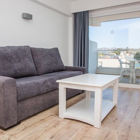 Appartement 4 personnes - 3 adultes + 1 enfant de moins de 15 ans - 1 chambre - Balcon