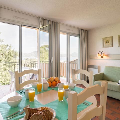Studio 4 personnes - 1 coin - Nuit - Terrasse ou balcon