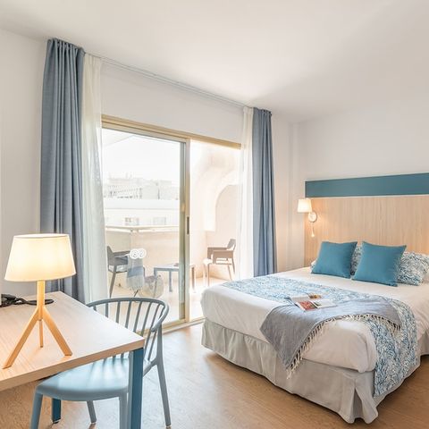 Chambre 3 personnes - Chambre d'hôtel standard C3