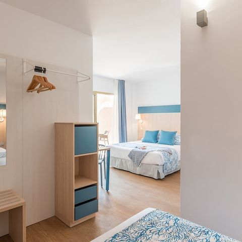 Chambre 3 personnes - Chambre d'hôtel standard C3