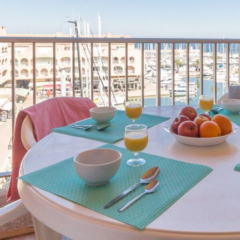 Appartement 6 personnes - 1 chambre - 1 coin - Nuit - Vue port