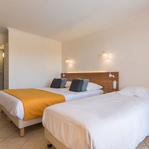 Chambre 3 personnes - D'hôtel - Triple - Terrasse ou balcon - Vue sur la mer