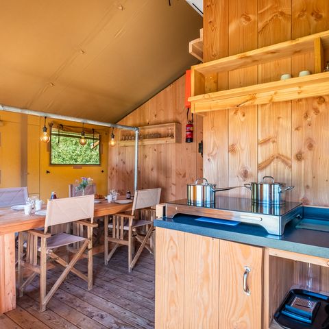 TENTE TOILE ET BOIS 5 personnes - Confort avec bain à remous privé (4+1)