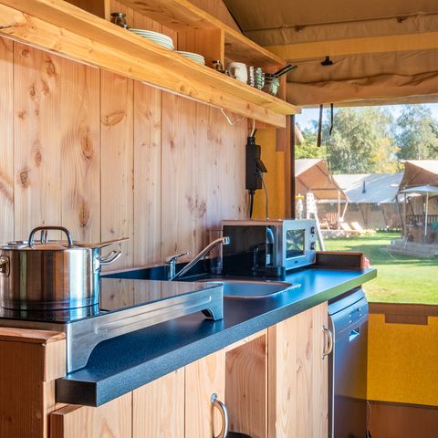 TENTE TOILE ET BOIS 5 personnes - Confort avec bain à remous privé (4+1)