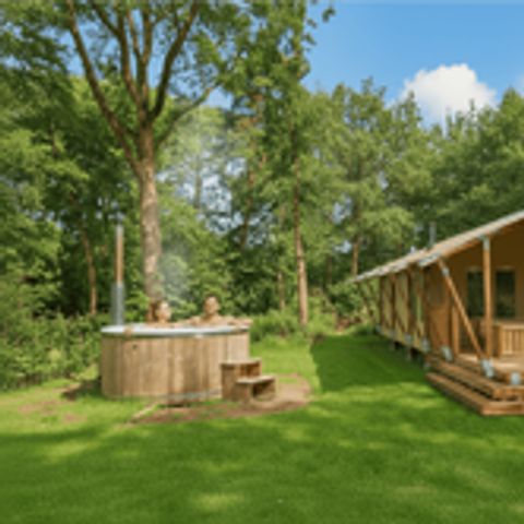 Tente en toile et en bois 5 personnes - Confort avec bain à remous privé (4+1)